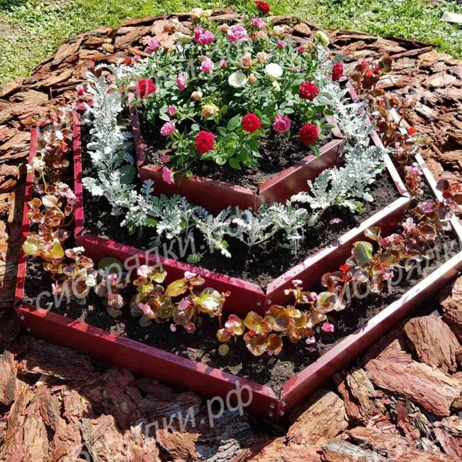 Клумба "Альпийская горка" в Казани Клумба "Альпийская горка" в Казани